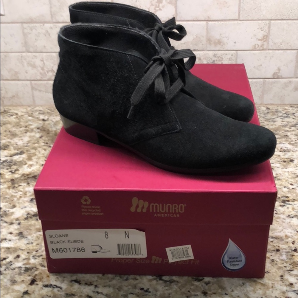 Munro American “Sloane” Black Suede